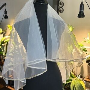Chic Sheer White Veil w/ Gold Trim